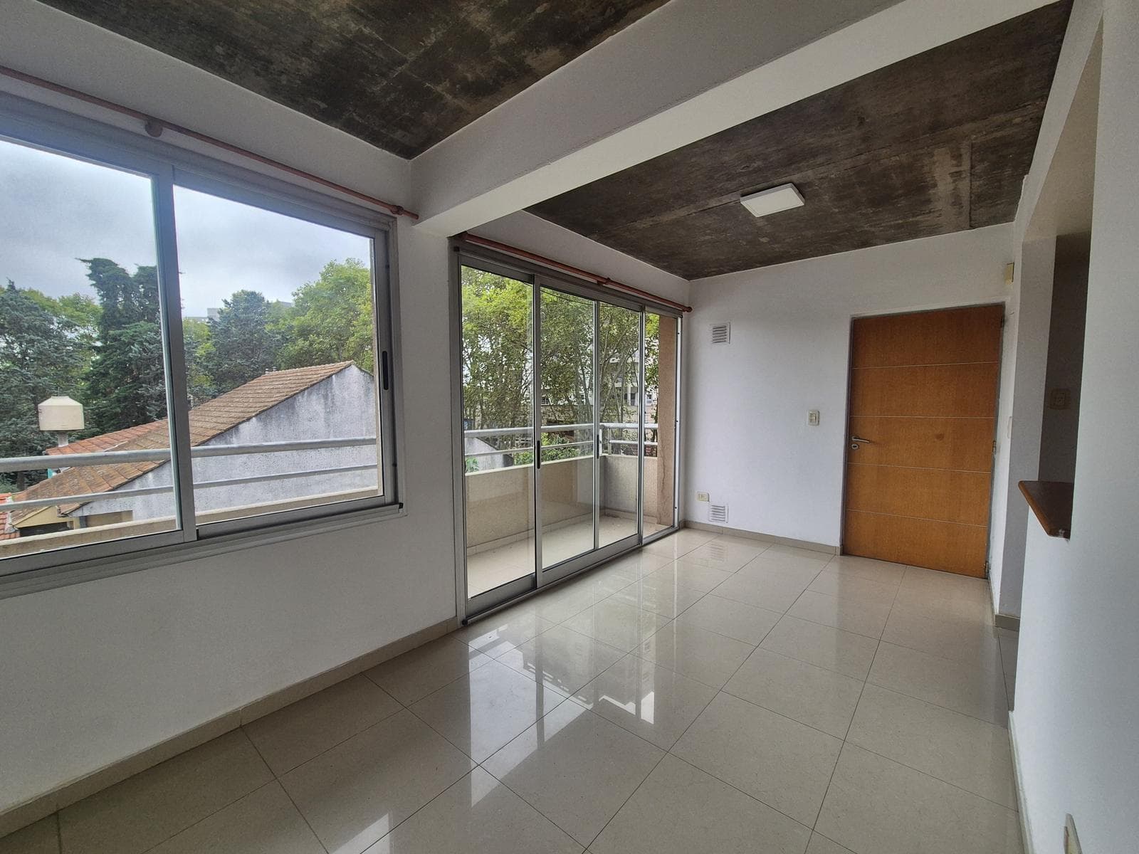 Venta departamento 2 ambientes con balcón en Florencio Varela - 1