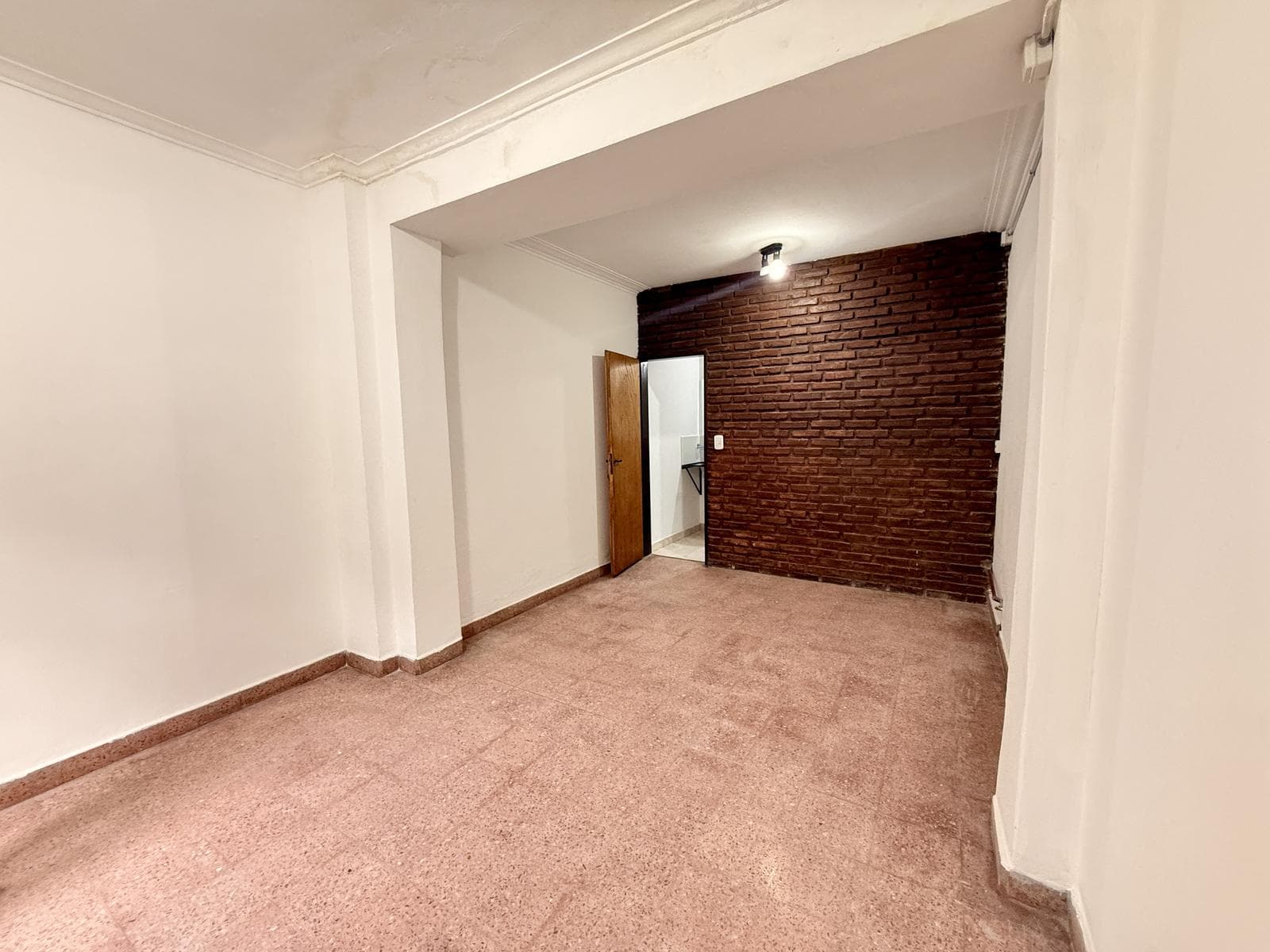 Oficina local consultorio en alquiler sobre avenida 19 - 1