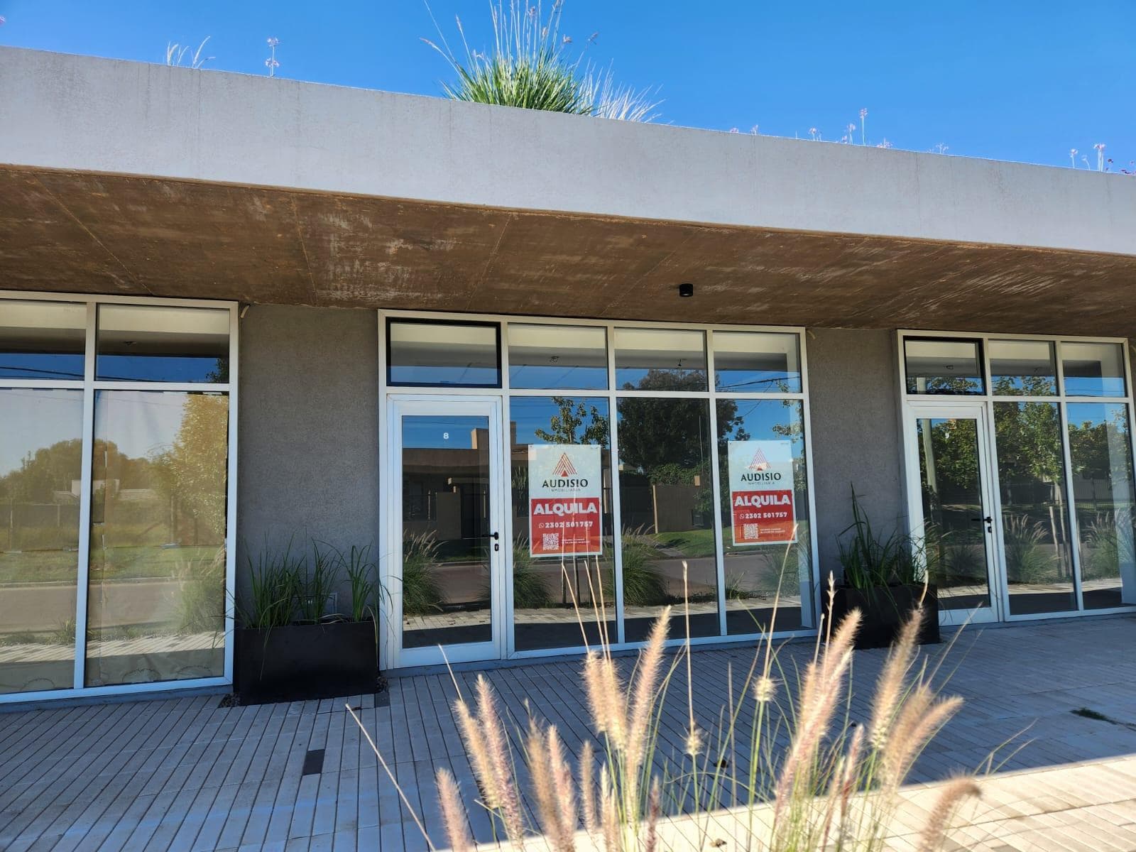 Local en La Quadra - 1