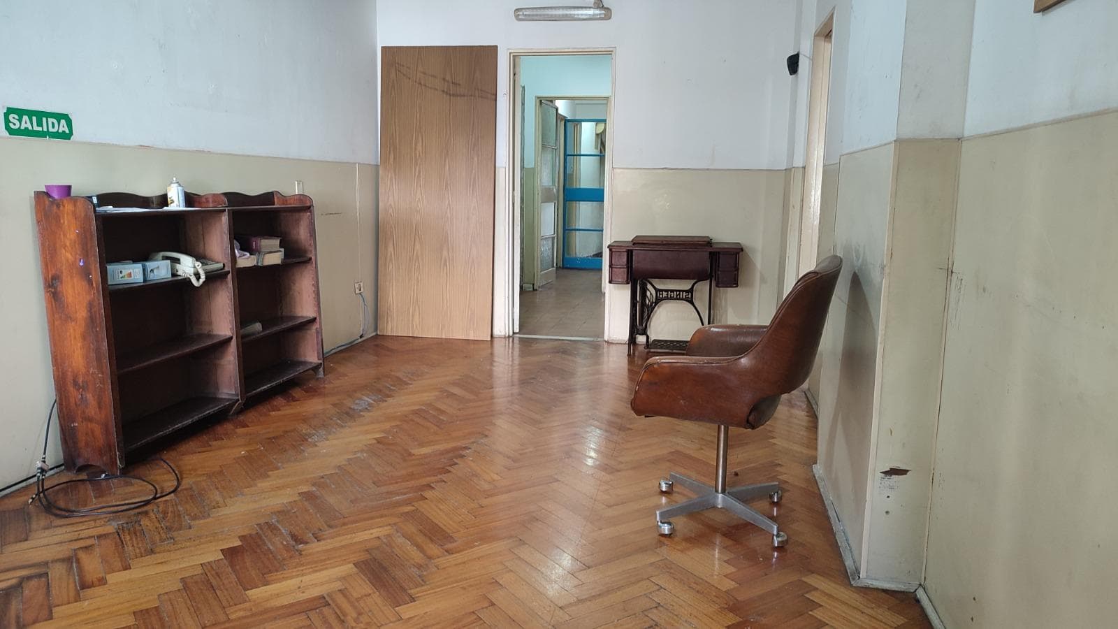 Departamento/Consultorio/Oficina 6 amb. en PB a la calle - 1