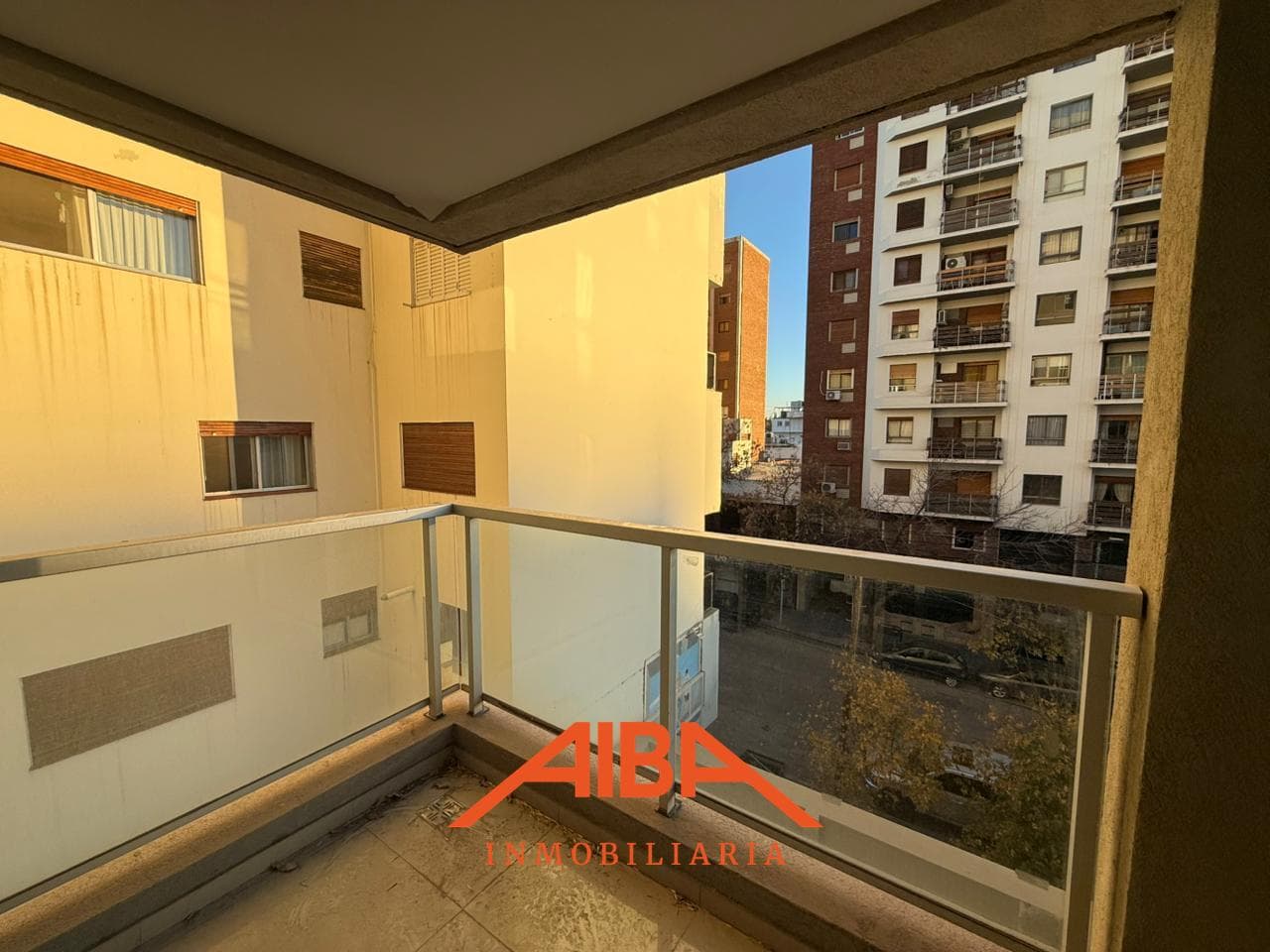 Alquila departamento 1 dormitorio con cochera en Cipolletti - 1