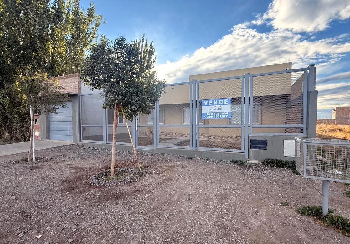 En venta Casa en Allen - 1