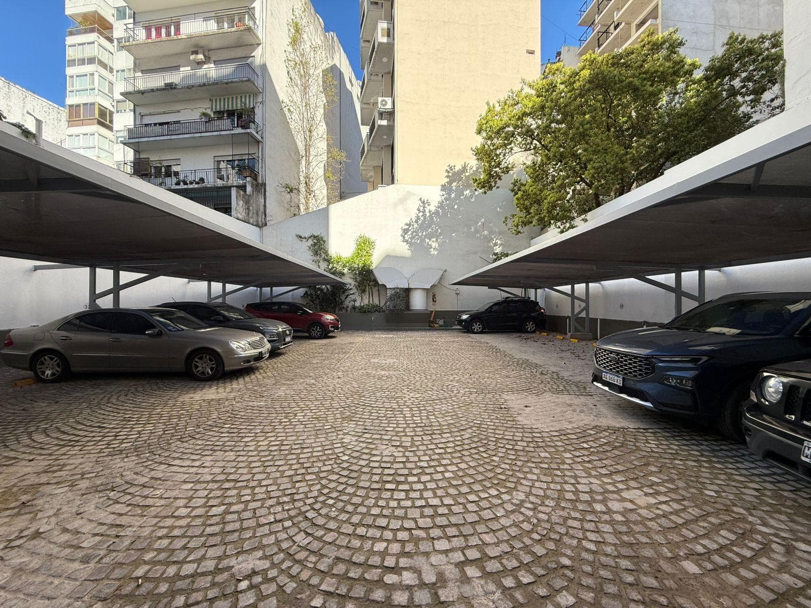 Cochera venta Belgrano semicubierta - 1