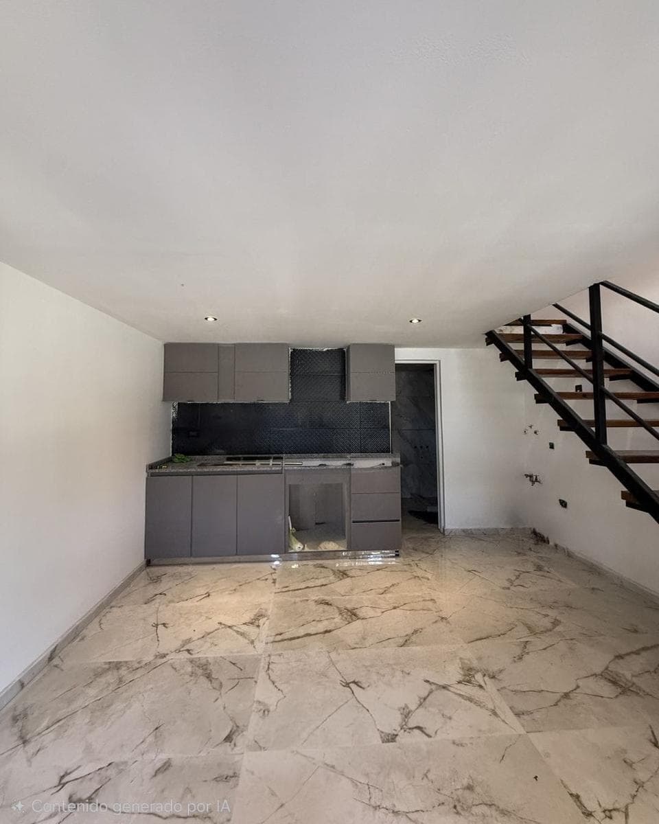 PH. Primero de Mayo esquina Garay. Ingreso por Garay - 1