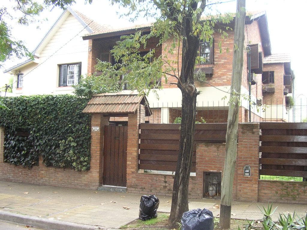 Importante casa en La Lucila - 1