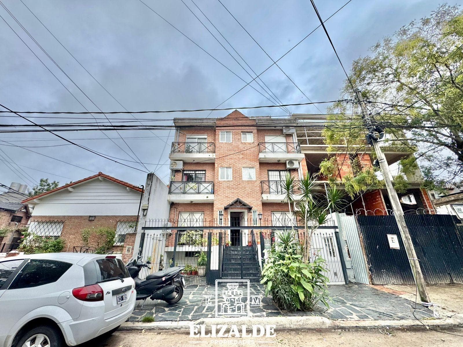 Monseñor Alberti y Nicolas Avellaneda - 2 amb y medio con cochera - Venta - La Calabria - 1