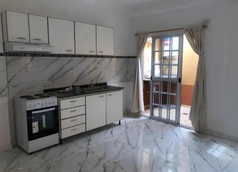 ALQUILER DEPARTAMENTO 3 AMBIENTES CON PATIO LOMAS DEL MIRADOR - 1