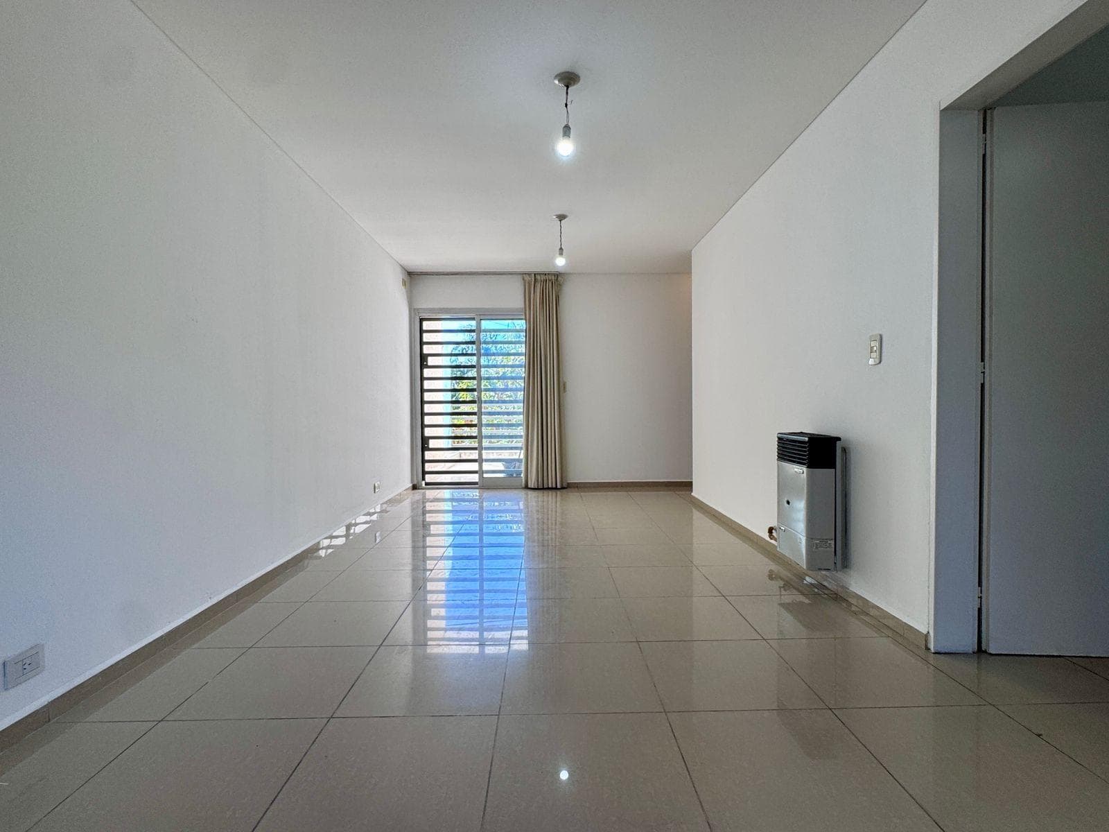 Oportunidad, primer piso, muy luminoso! - 1