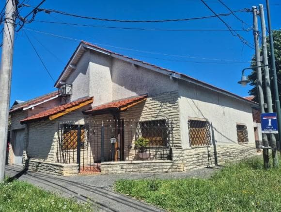 Casa en alquiler - 2 Dormitorios 2 Baños - San Isidro - 1