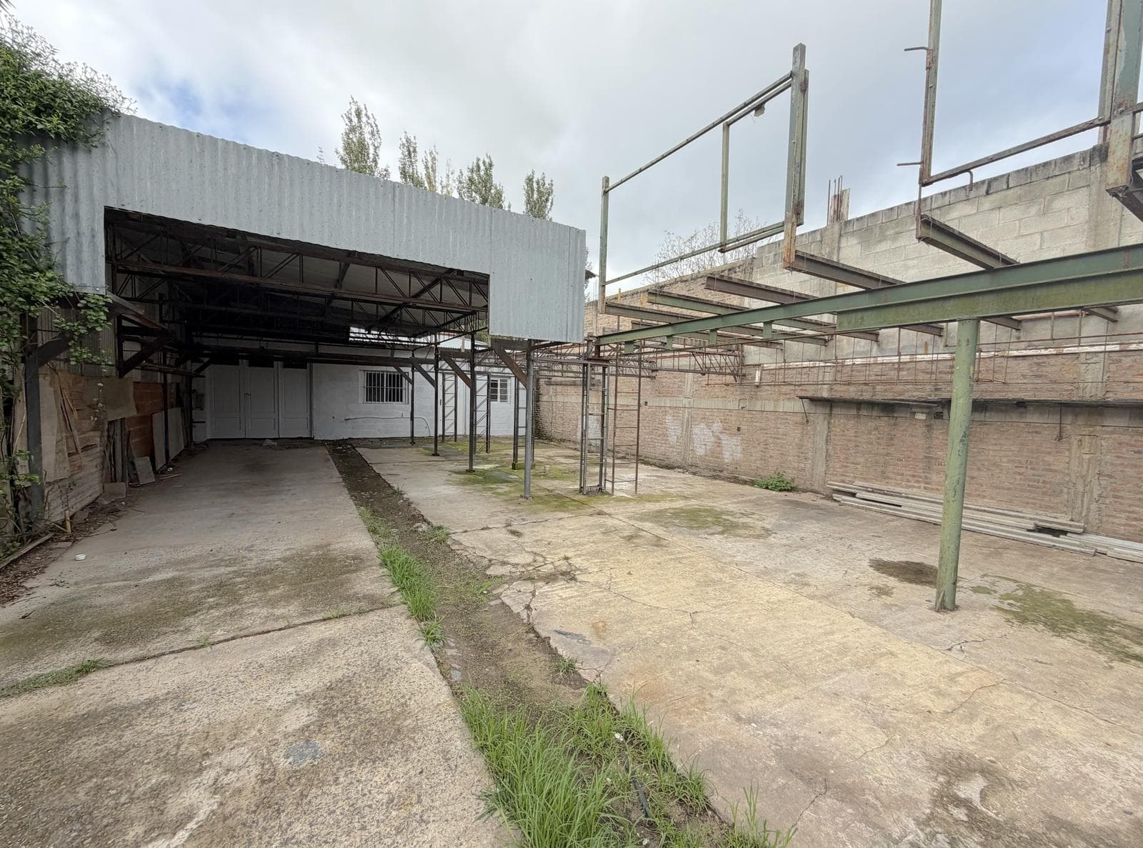 Galpón en Guillermo E Hudson - 1