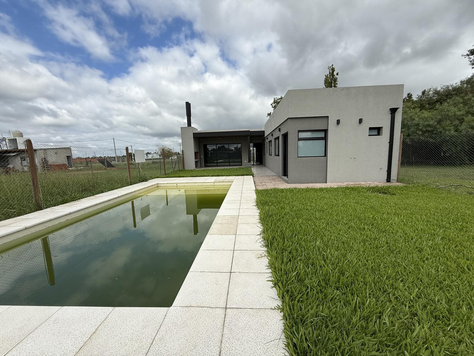 OPORTUNIDAD Casa 3 dormitorios con pileta - Fincas de Ibarlucea - 1