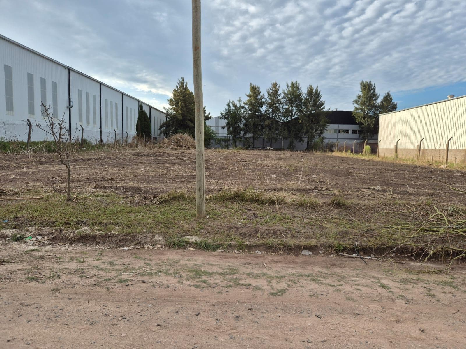 Fracción Industrial en Parque Almirante Brown - 1