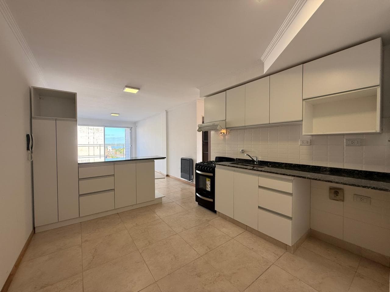 VENTA - Departamento de dos dormitorios, dos baños, Martin, Rosario. APTO CREDITO - 1