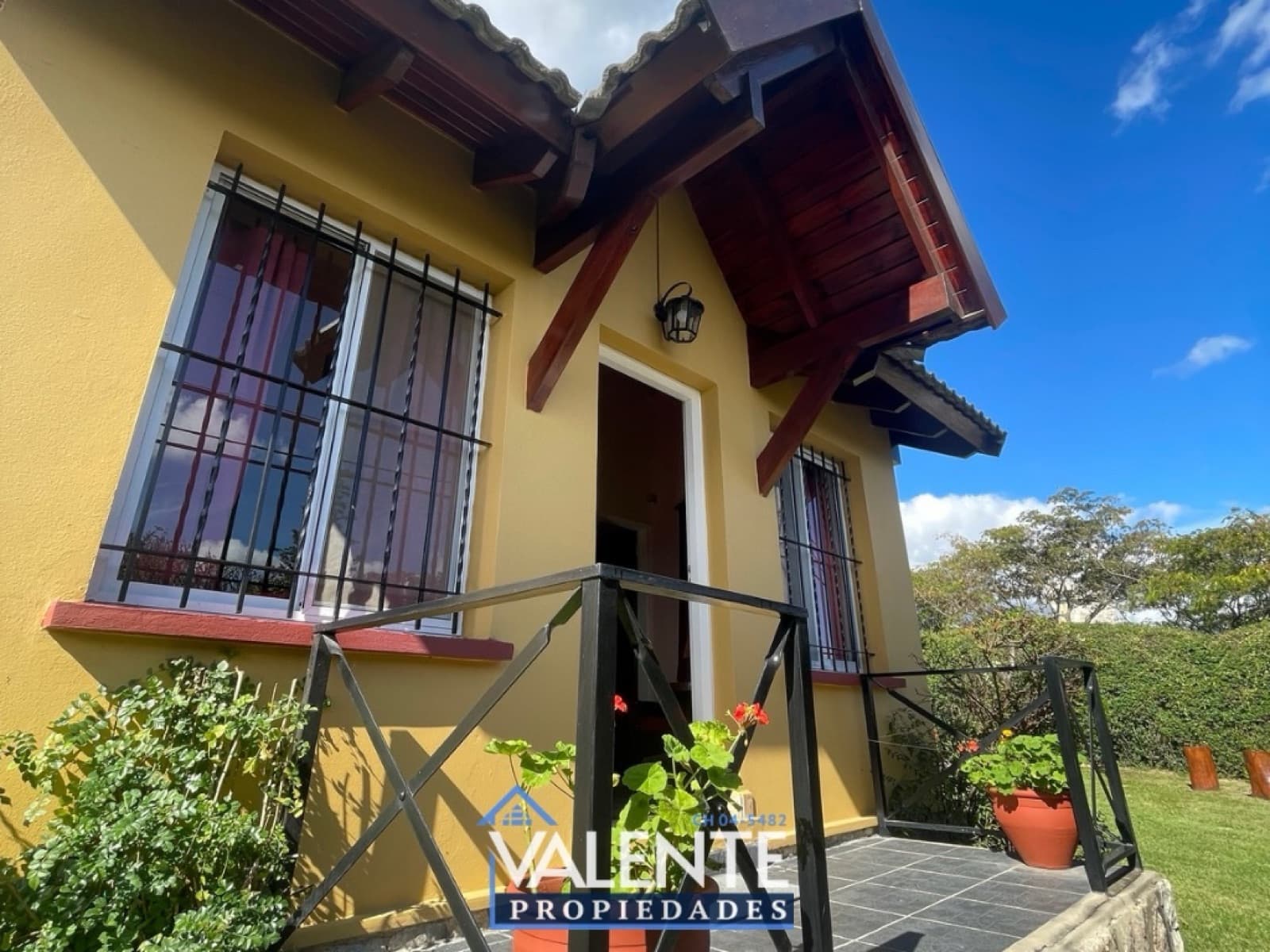 ESPLÉNDIDO COMPLEJO DE CABAÑAS EN LA FALDA - 1