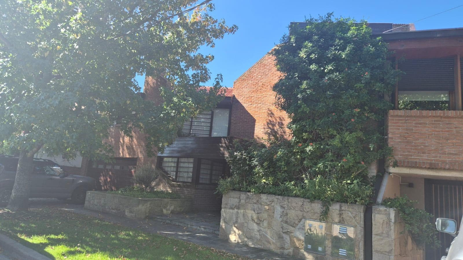 VENTA CHALET - 5 AMBIENTES CON DEPENDENCIA - SAN CARLOS - 1