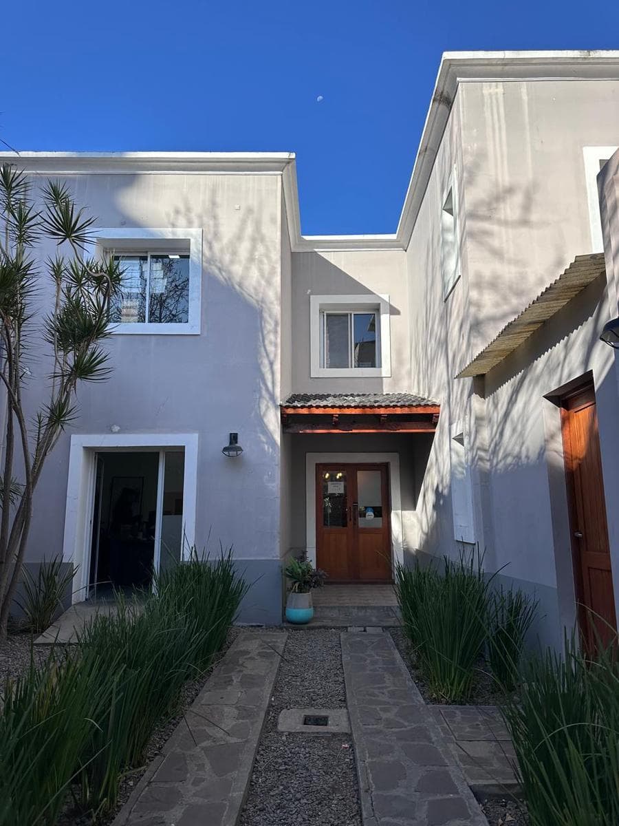 Casa en alquiler para residencia o comercial - 1