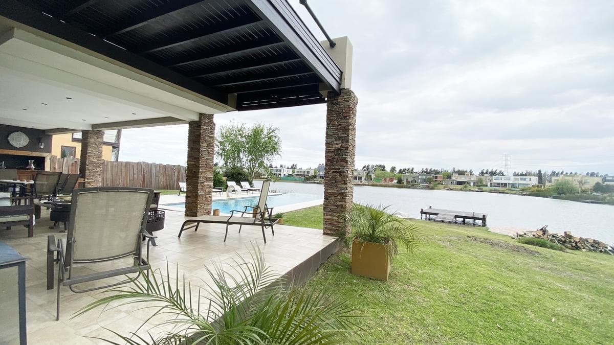 Venta Casa 7 Amb a La Laguna Barrio San Benito Villanueva Tigre - 1