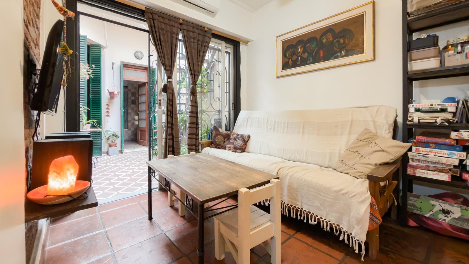 VENTA CASA DE PASILLO - DOS DORMITORIOS EN LA SEXTA - 1