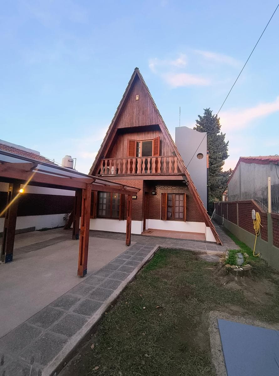 Casa con 3 dormitorios y un estudio - 1