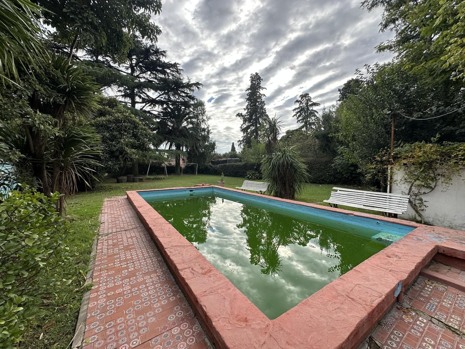 Venta - Casa 3 ambientes con Pileta y Parque - La Reja - Permuta - 1