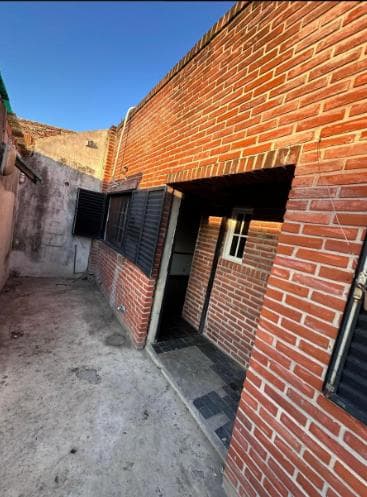 Casa en alquiler - 2 Dormitorios 1 Baño - Avellaneda - 1