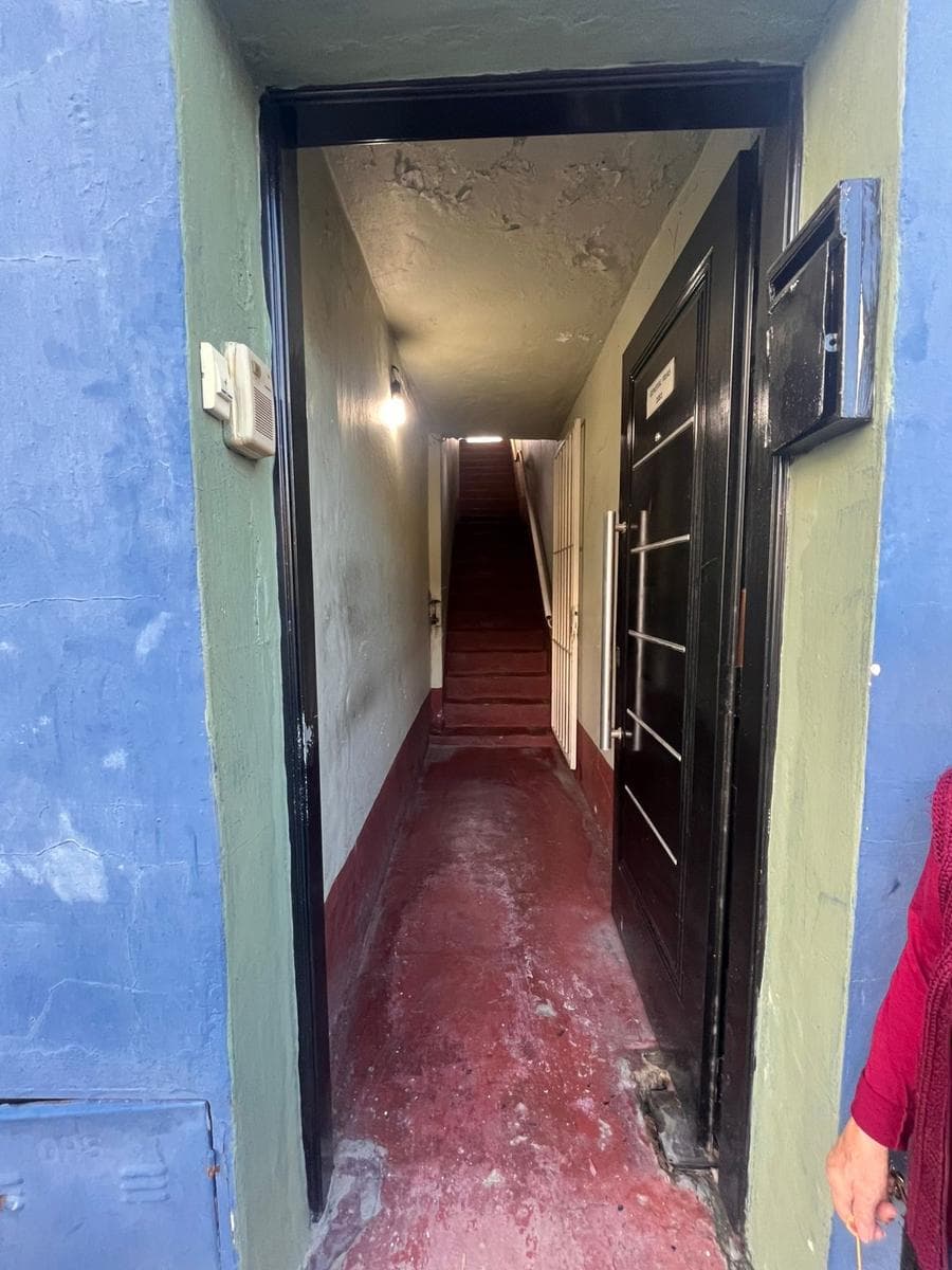 Departamento 2 ambientes 1° piso por escalera. - 1