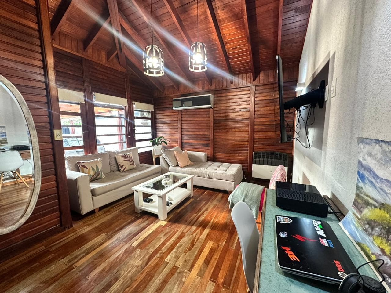 423 bis entre 6 bis y 7 Villa Elisa, La Plata - Casa de 2 Dormitorios con cochera en VENTA - 1