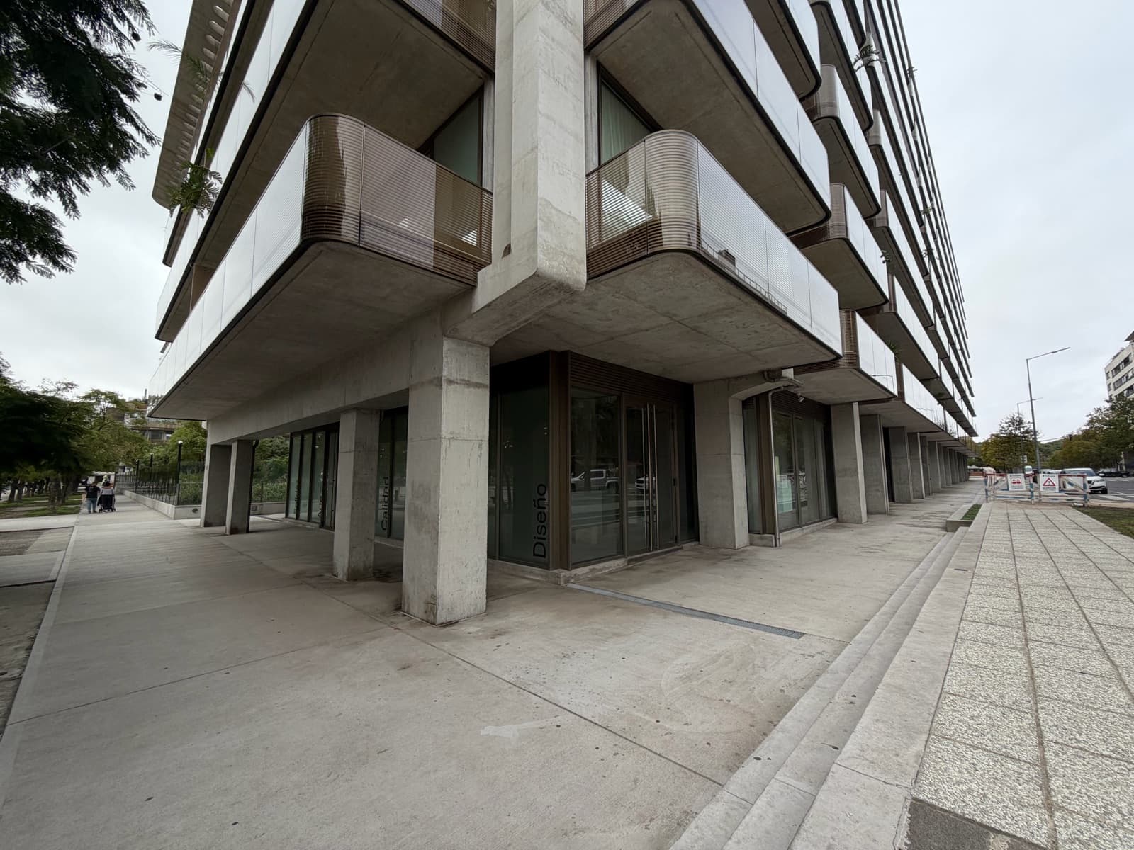 Local en alquiler super amplio en puerto madero sobre el dique - 1