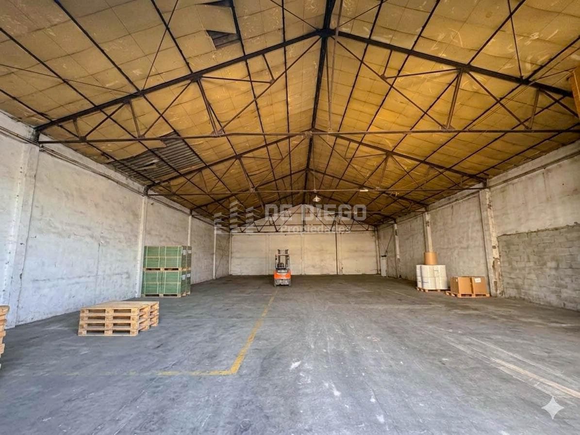 Depósito de 365 M2 - Predio con seguridad Munro - 1