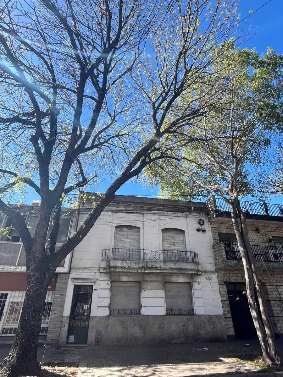 Hermosa CASA en venta de planta alta, 2 dormitorios, inmensa terraza exclusiva - 1