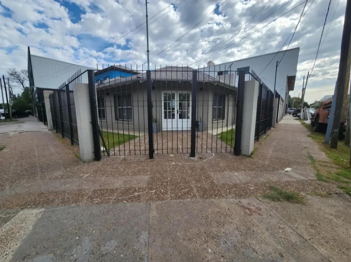Edificio Comercial en venta - 4 Ambientes - Malvinas Argentinas - 1