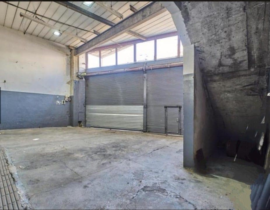 VENTA DE LOCAL COMERCIAL EN PLANTA BAJA EN FLORESTA APTO CREDITO - 1