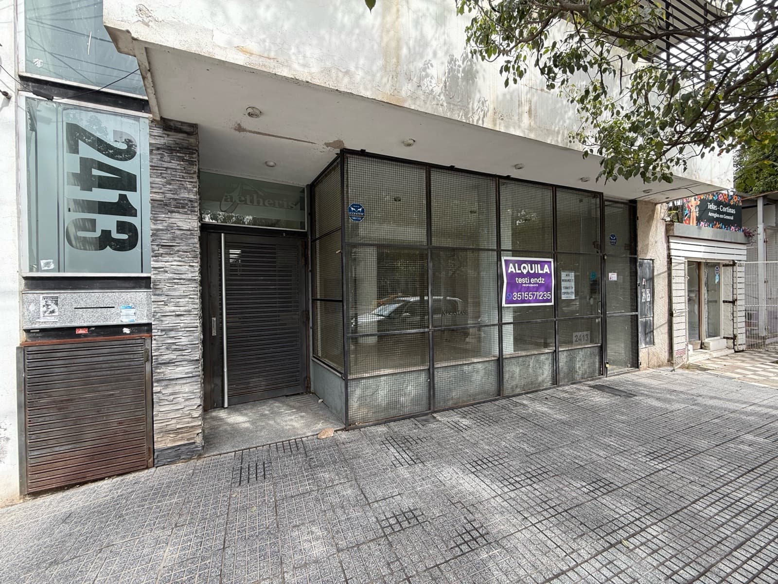 Alquilo local de 120 metros - 1