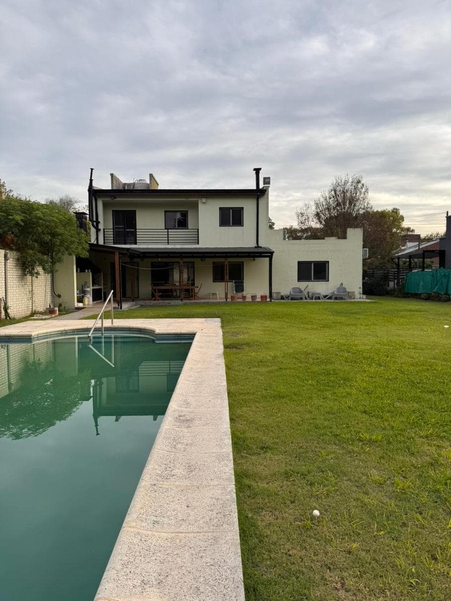 Casa en venta en calle 25 entre 425 y 426, Villa Elisa - 1