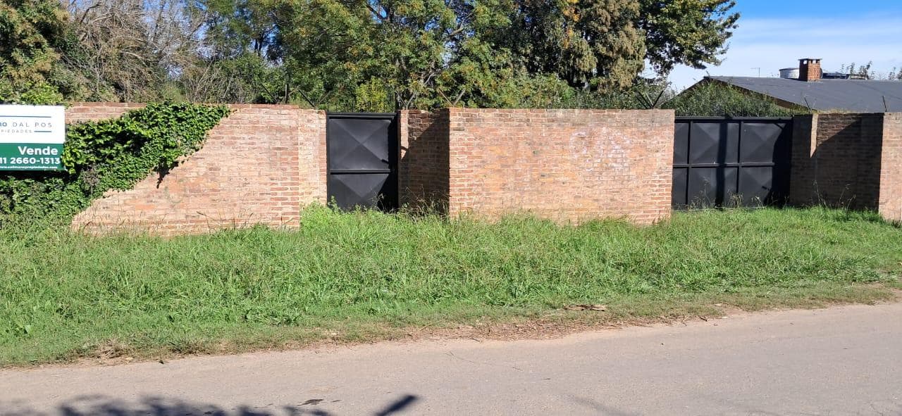 Casa en una planta 2amb en lote de 837mts - 1