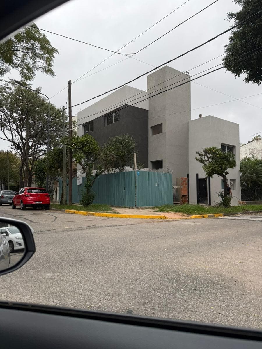 PH a estrenar con cochera ,jardín y terraza - 1