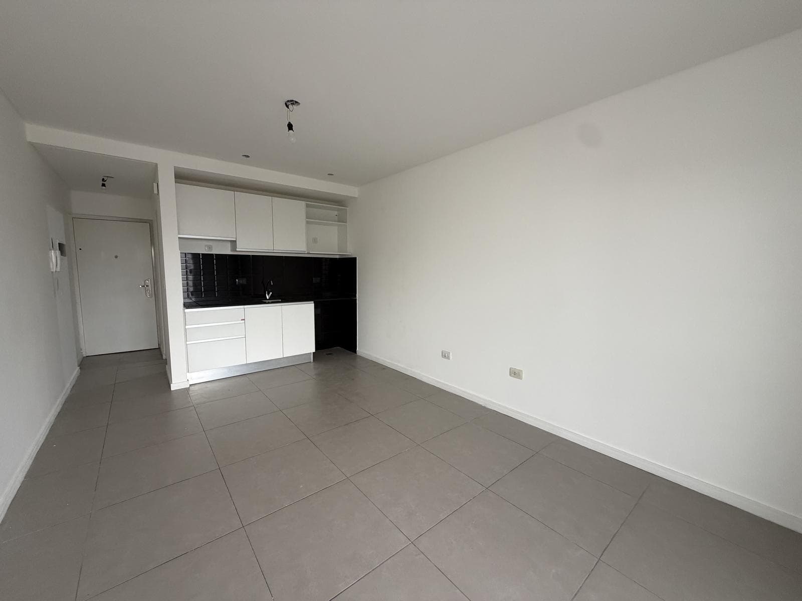 Departamento monoambiente en alquiler con quincho y solarium - 1