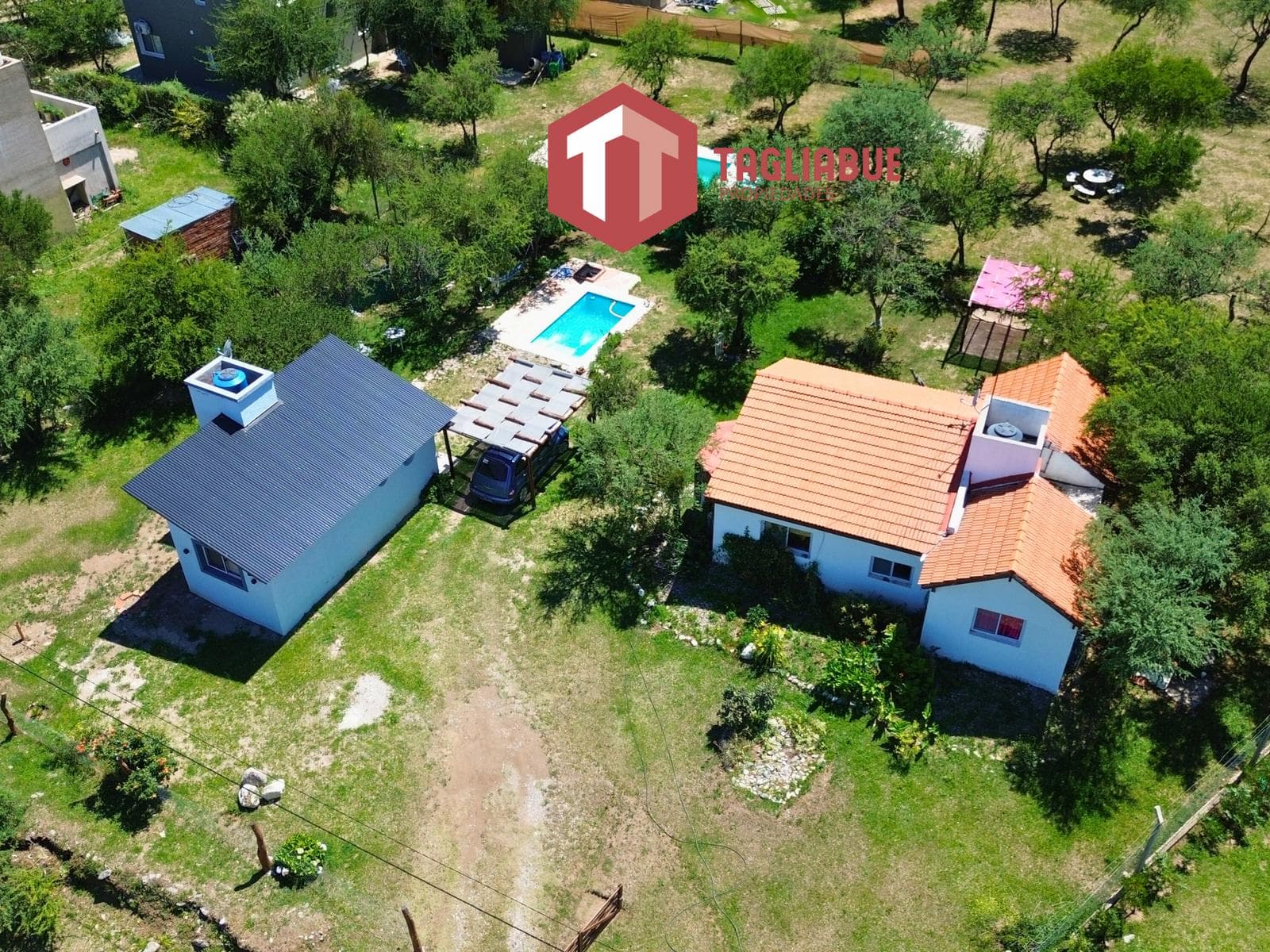 Casa con Pileta y Departamento Independiente en Solares - Merlo - 1