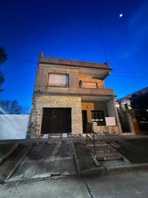 Casa con Departamento en Alquiler en Quilmes Este. - 1