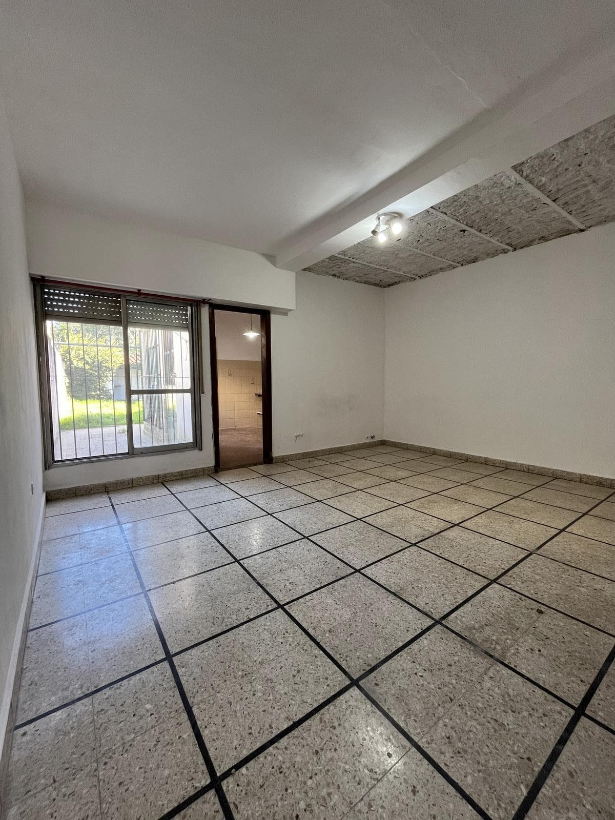 Casa en lote propio 3 amb. – 182 m² – patio, parque y terraza – Apto crédito – Don Bosco - 1