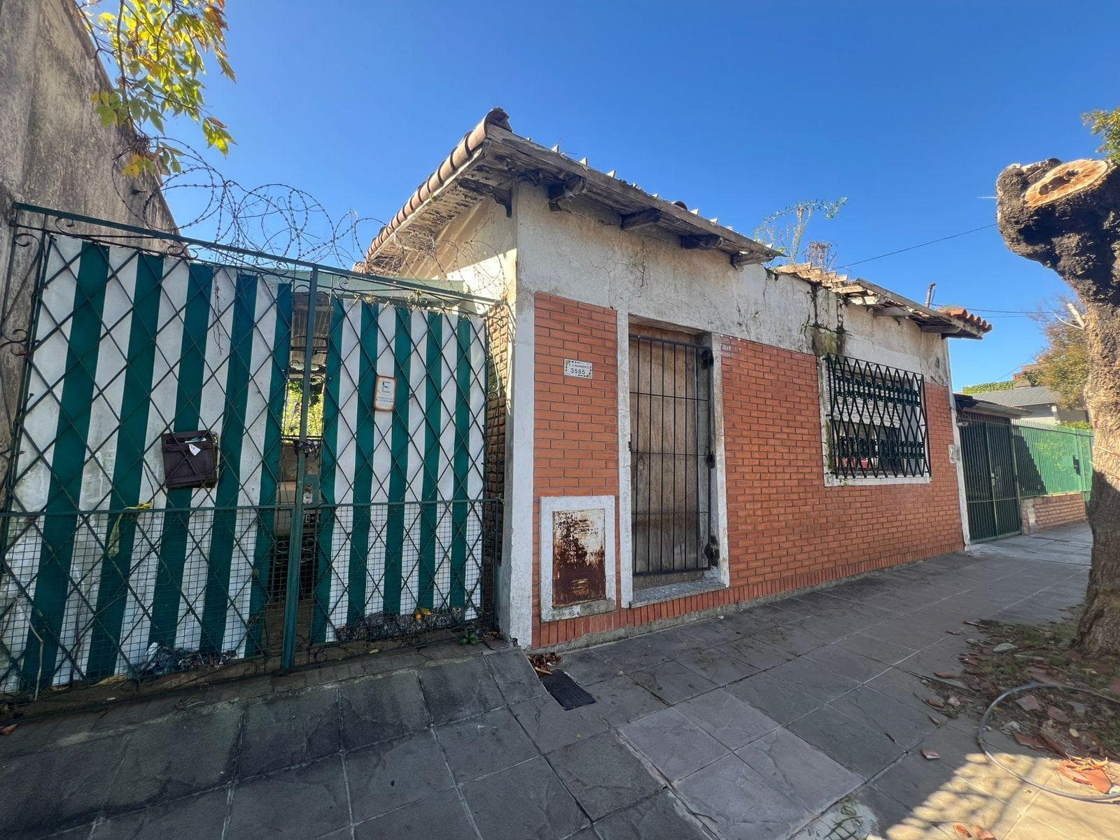 Casa en Venta en Olivos a reciclar sobre lote propio de 10 x 28 con Jardín 115 m2 cubiertos - 1