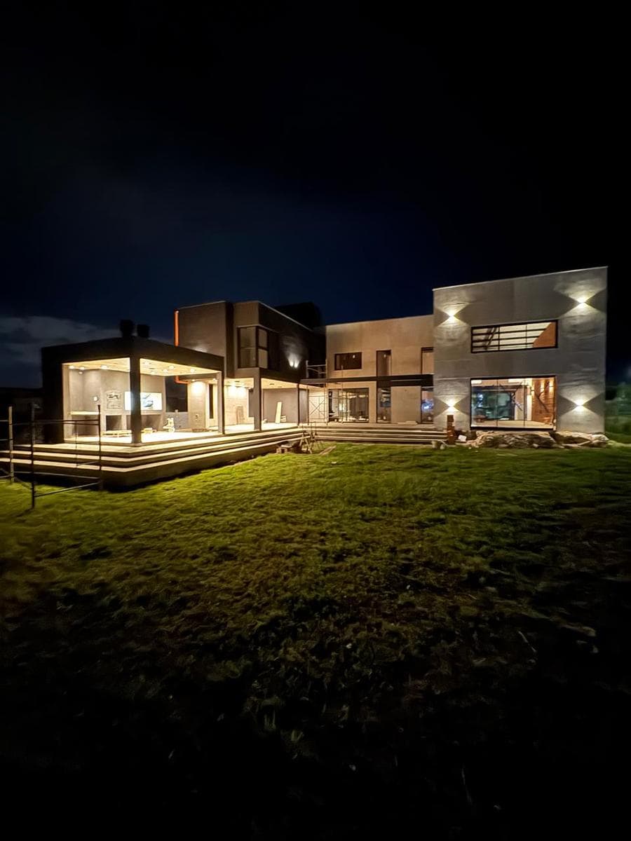 VENDE casa en barrio cerrado fincas del sol sobre E-53 - 1