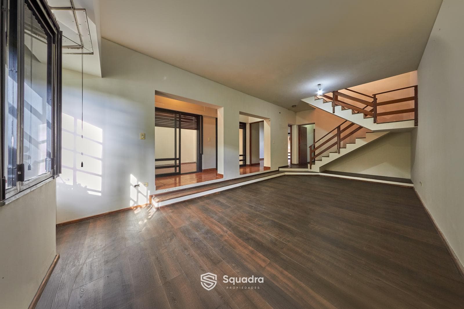 VENTA | PERMUTA - Casa de dos plantas, 3 dormitorios, jardín, terraza y cochera - Barrio Echesortu, Rosario. - 1