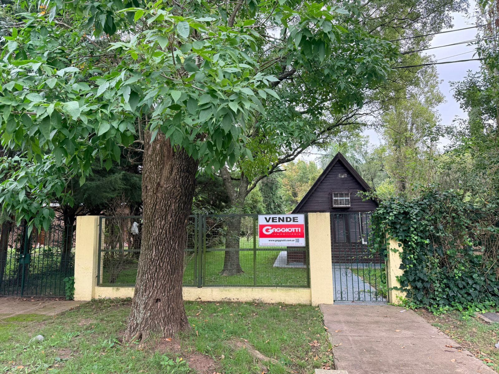 Quinta en barrio Brigadier López - 1