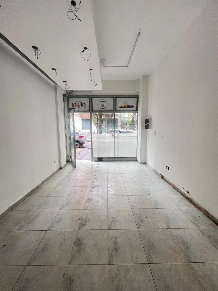 Local Comercial En Zona Estratégica | Vidriera + Aire | Listo Para Trabajar - 1