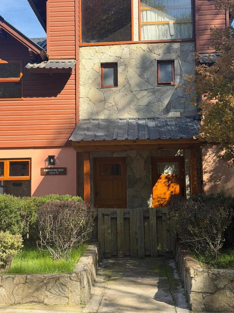 ALQUILER PERMANENTE, CABAÑA CON PATIO Y ESTACIONAMIENTO EN PLENO CENTRO - 1