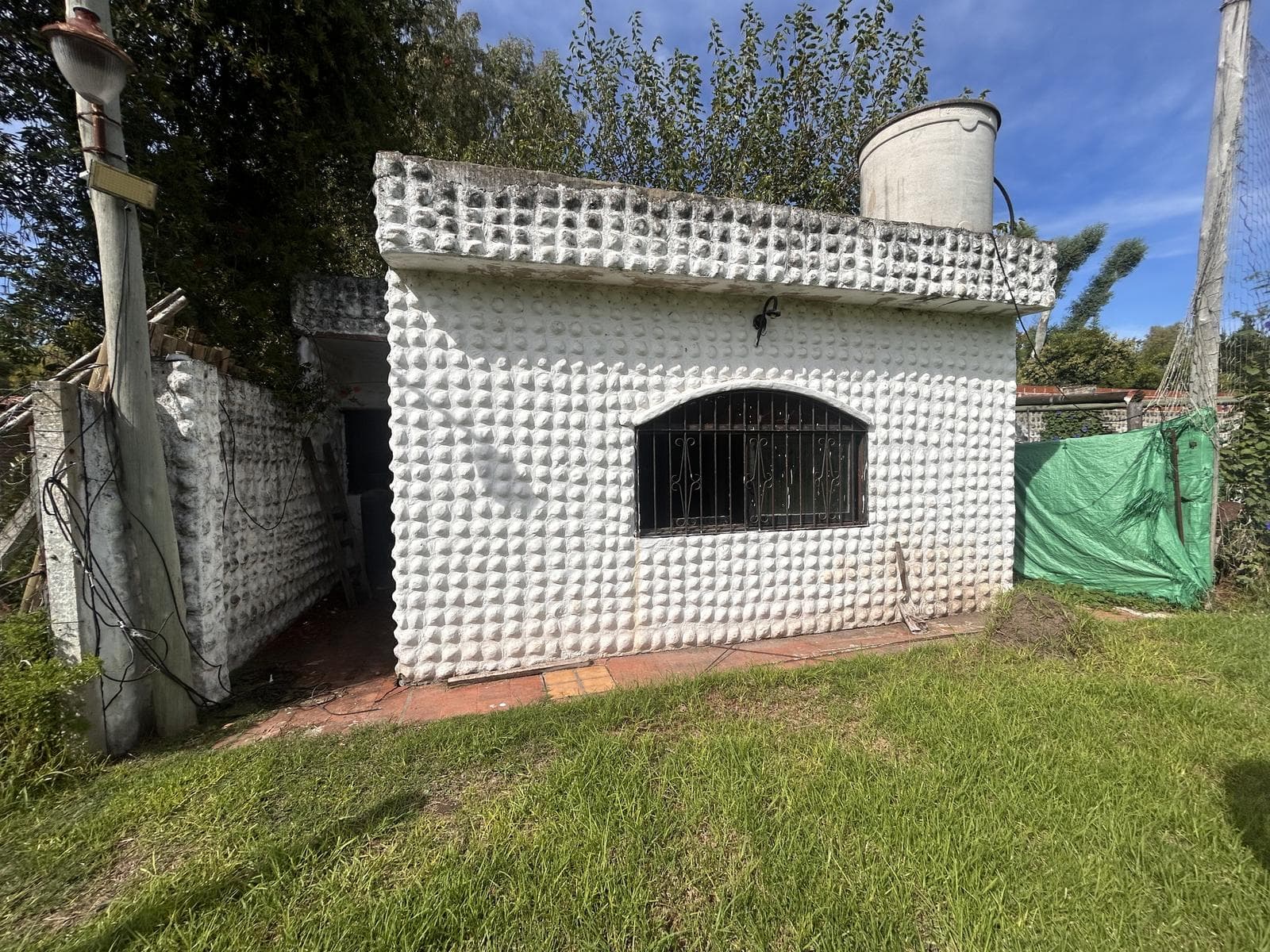 VENTA TERRENO CON CASA A RECICLAR - TORTUGUITAS - 1
