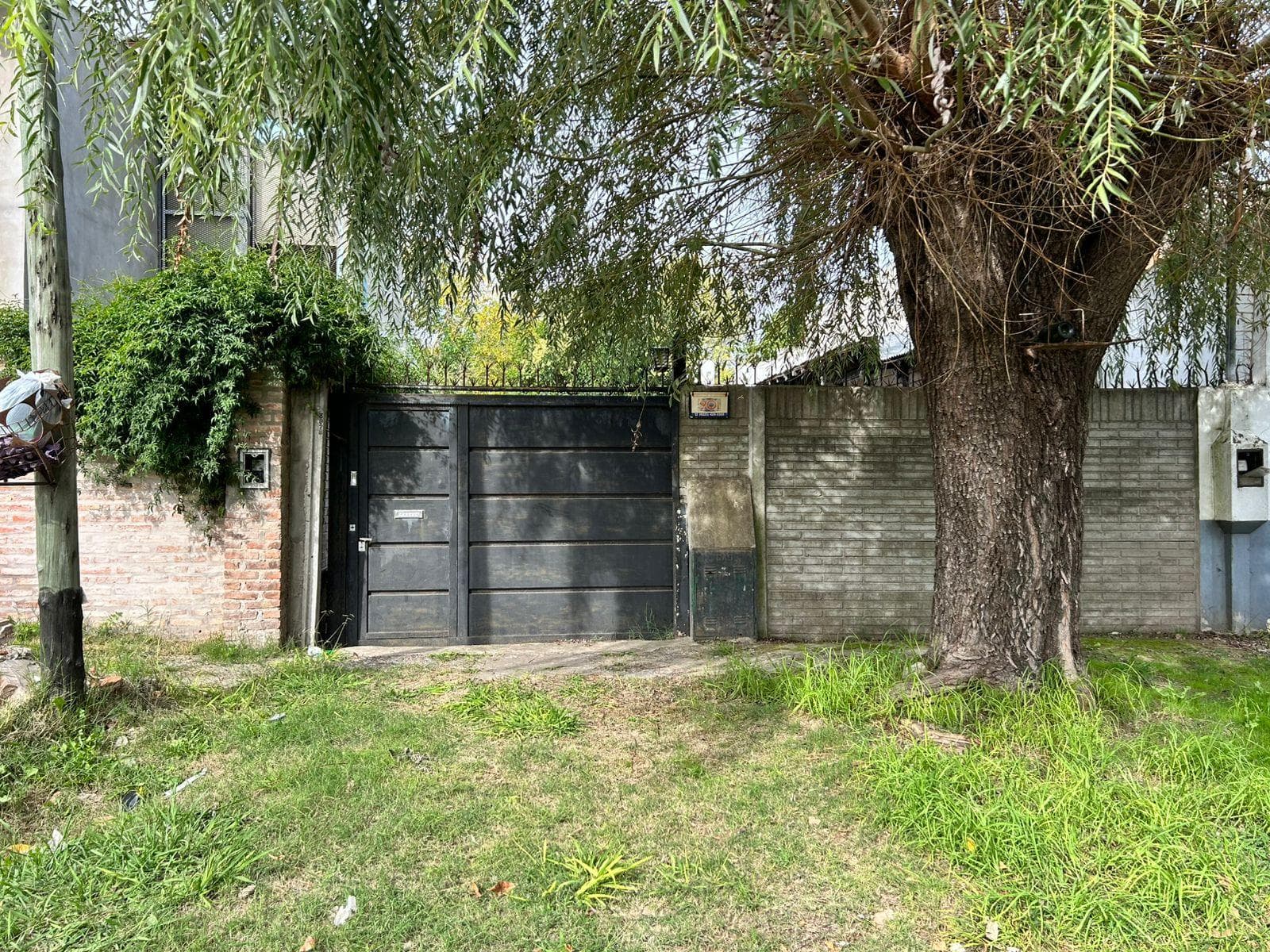 Lote con construcciones a reciclar !!!! - 1