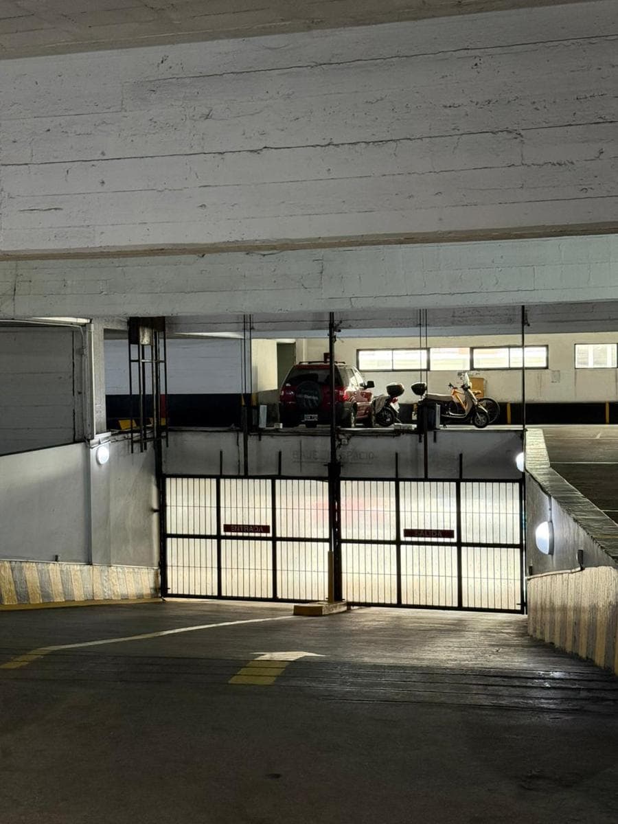 VENTA cochera cubierta amplia y cómoda - 1