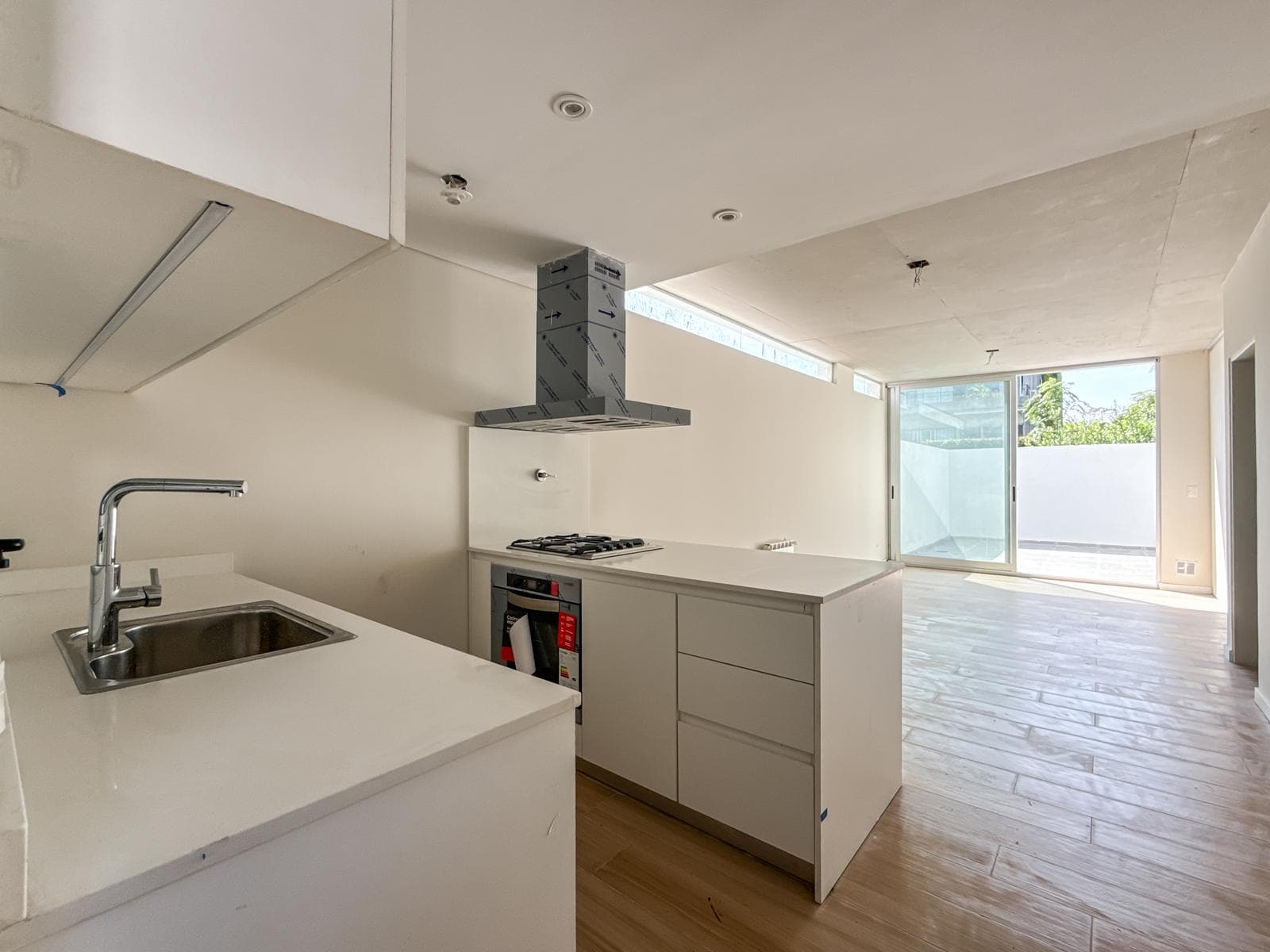 Monoambiente amplio a la venta, con balcón aterrazado y Parrilla - Saavedra - 1